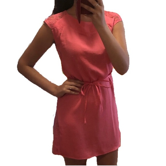 H&M Dresses & Skirts - 🌟5 for $20🌟 H&M coral mini dress w/ lace inserts